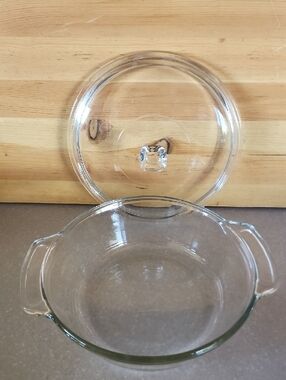 Anchor Hocking, 2 Qt. Clear Glass Covered Casserole Dish with Handles. USA